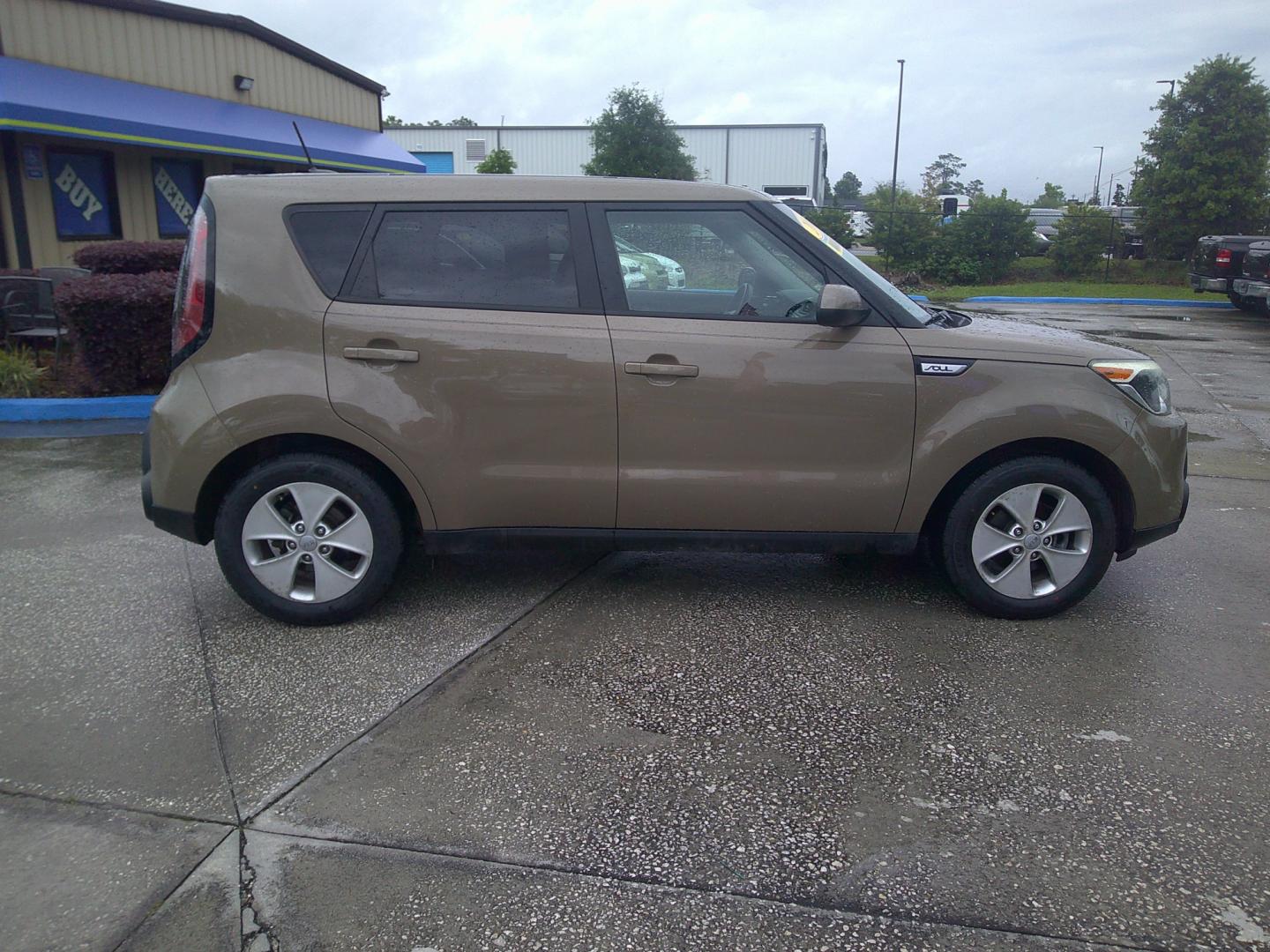 2015 BROWN KIA SOUL BASE (KNDJN2A21F7) , located at 10405 Abercorn Street, Savannah, GA, 31419, (912) 921-8965, 31.988262, -81.131760 - Photo#2